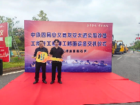 柳工成套路面设备交付江西客户 助力高效施工建设