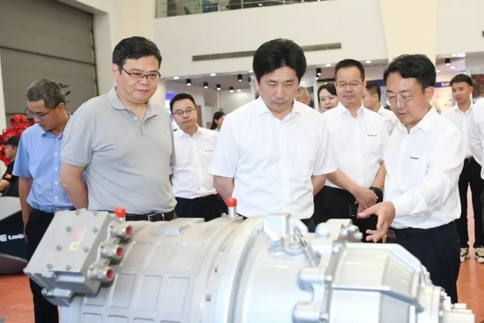 海螺集团与柳工深化战略合作 探索水泥行业数字化转型新路径