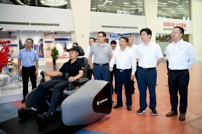 海螺集团与柳工深化战略合作 探索水泥行业数字化转型新路径