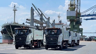 140台！三一装备满舱出海！_吉诚机械设备网