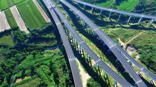 山东首条零碳智慧高速通车 绿色低碳转型迈新步