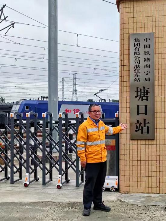 回望2025:南宁东、深圳坪山、龙州等站见证铁路人的坚守、归途与安全答卷的一年足迹 回望2025:南宁东、深圳坪山、龙州等站见证铁路人的坚守、归途与安全答卷的一年足迹