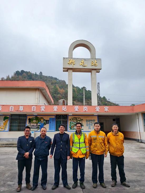 回望2025:南宁东、深圳坪山、龙州等站见证铁路人的坚守、归途与安全答卷的一年足迹 回望2025:南宁东、深圳坪山、龙州等站见证铁路人的坚守、归途与安全答卷的一年足迹