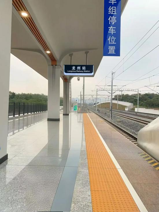 回望2025:南宁东、深圳坪山、龙州等站见证铁路人的坚守、归途与安全答卷的一年足迹 回望2025:南宁东、深圳坪山、龙州等站见证铁路人的坚守、归途与安全答卷的一年足迹