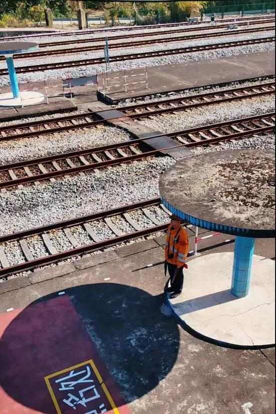 回望2025:南宁东、深圳坪山、龙州等站见证铁路人的坚守、归途与安全答卷的一年足迹 回望2025:南宁东、深圳坪山、龙州等站见证铁路人的坚守、归途与安全答卷的一年足迹