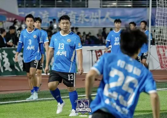 铁路职工谢康的足球梦：从绿茵场到驾驶室的坚守与热爱